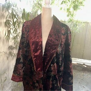 Victoria's Secret Burgundy and Black Floral Robe